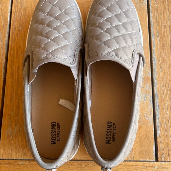 EUC Mossimo Women’s 8 Tan Khaki Quilted Slip On Shoe Sneaker Size 8 - Picture 2 of 11